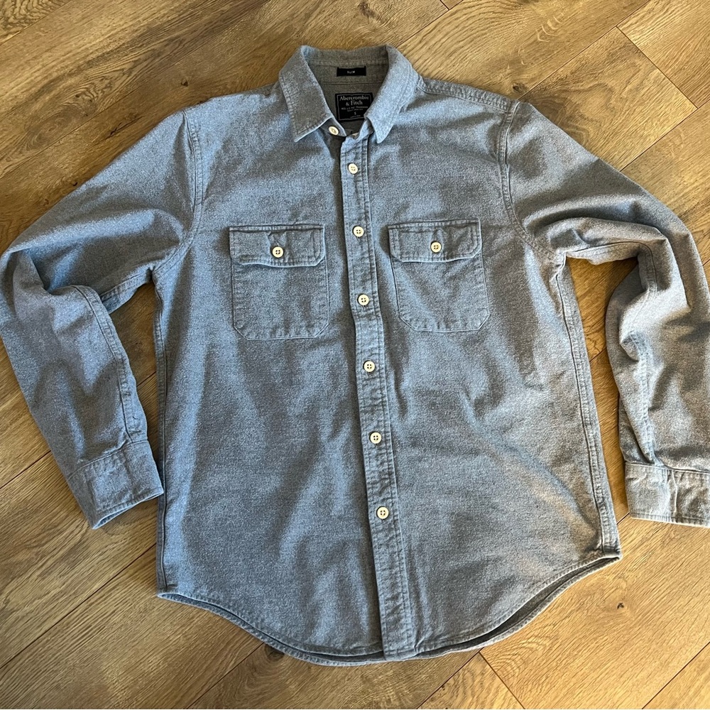Abercrombie & Fitch Gray Casual Button-Down Shirt